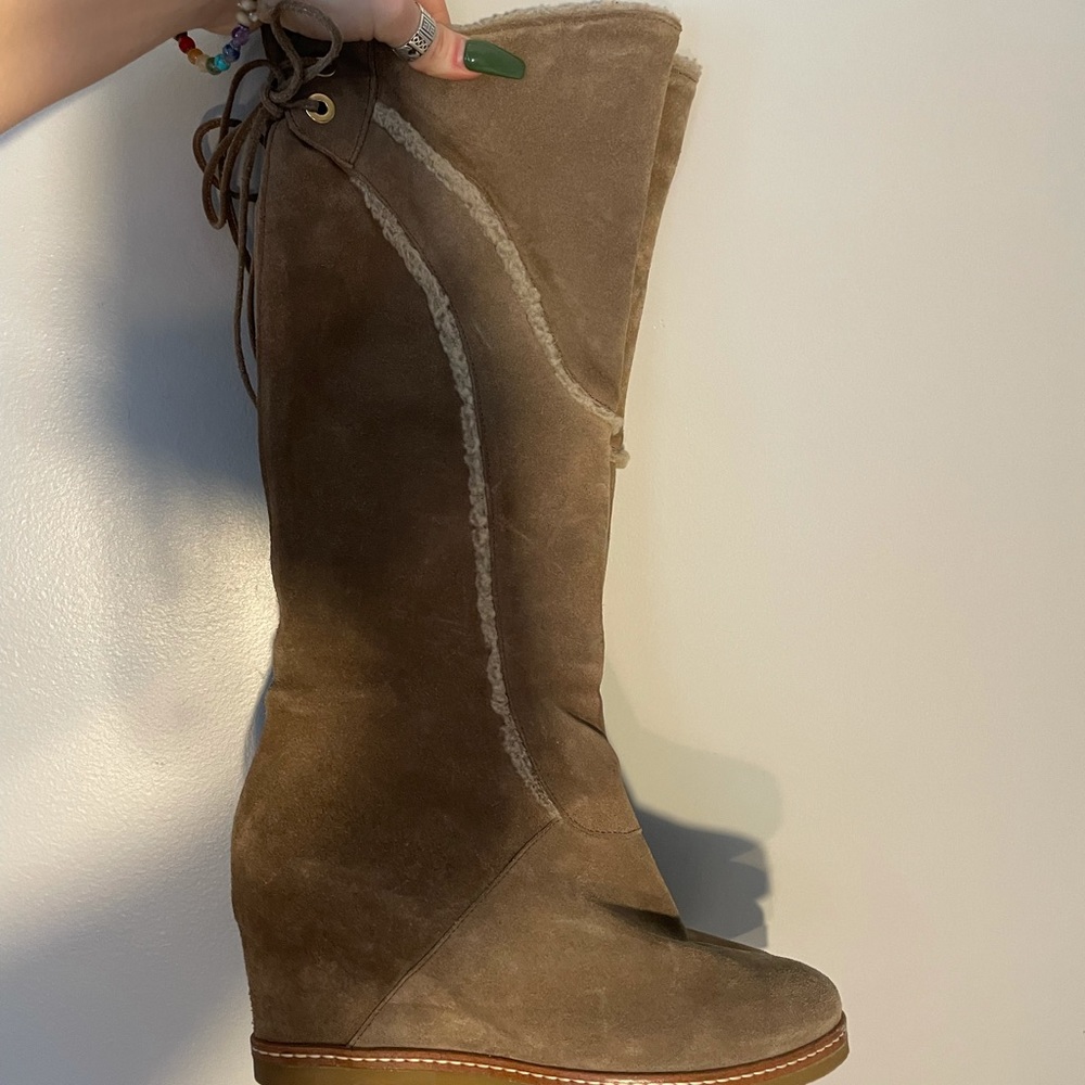 Brown suede heeled boots 🤎